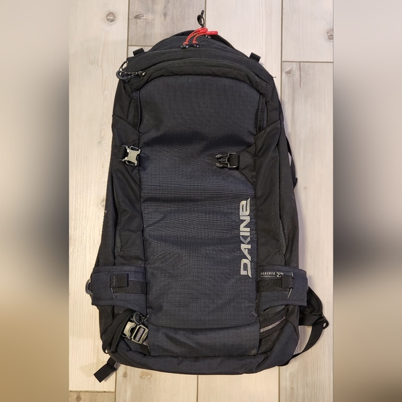 Dakine Poacher 22L Snowboard Backpack - Picture 1 of 11